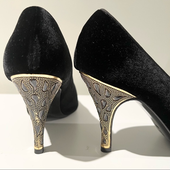 BRUNO MAGLI Black Suede Pumps - Picture 3 of 10